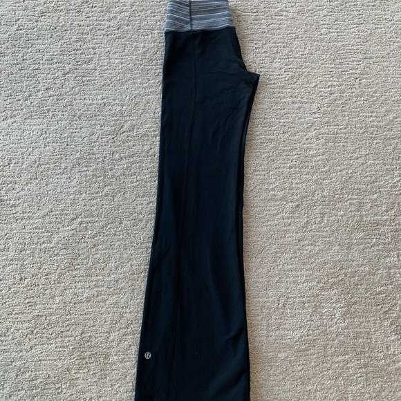 Lululemon reversible yoga pants - Picture 3 of 4